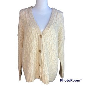 American Eagle Chunky Creamy Yellow V Neck Button Cardigan Sweater Medium NWT